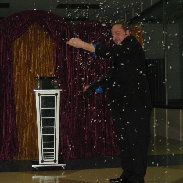 Magic Dave event photo: Confeti