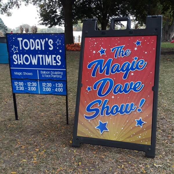 Magic Dave event photo: Signs